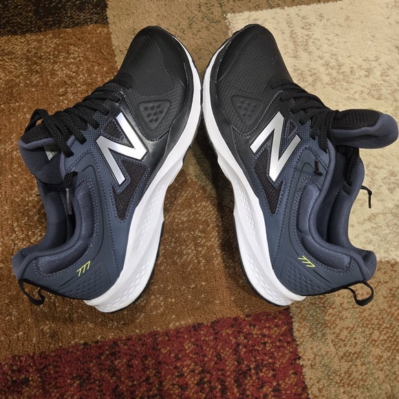 New Balance Men's Black Running Shoes - Picture 8 of 12
